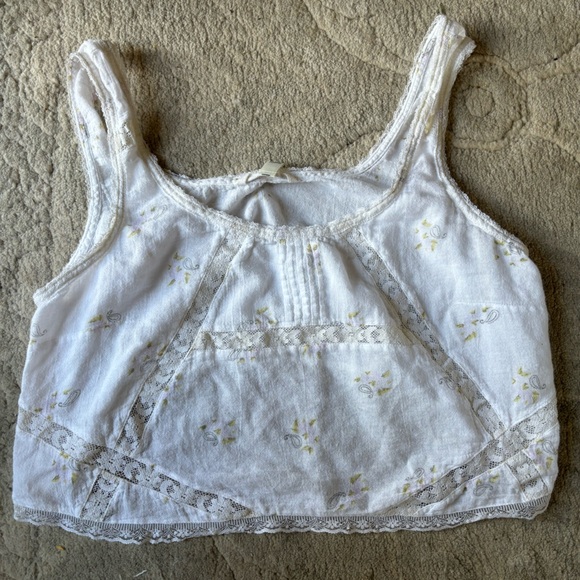 Billabong Tops - Vintage Billabong cropped paisley white and yellow tank top